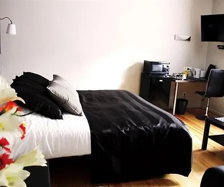 Louvre Bed & Breakfast Lens
