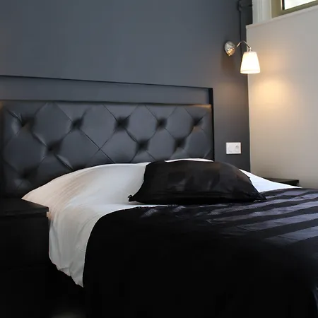 Louvre Bed & Breakfast 4*